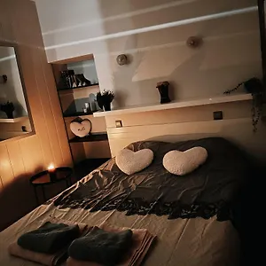 https://petit-cocon-cosy-au-coeur-du-village-dallauch.fr-provencehotel.com